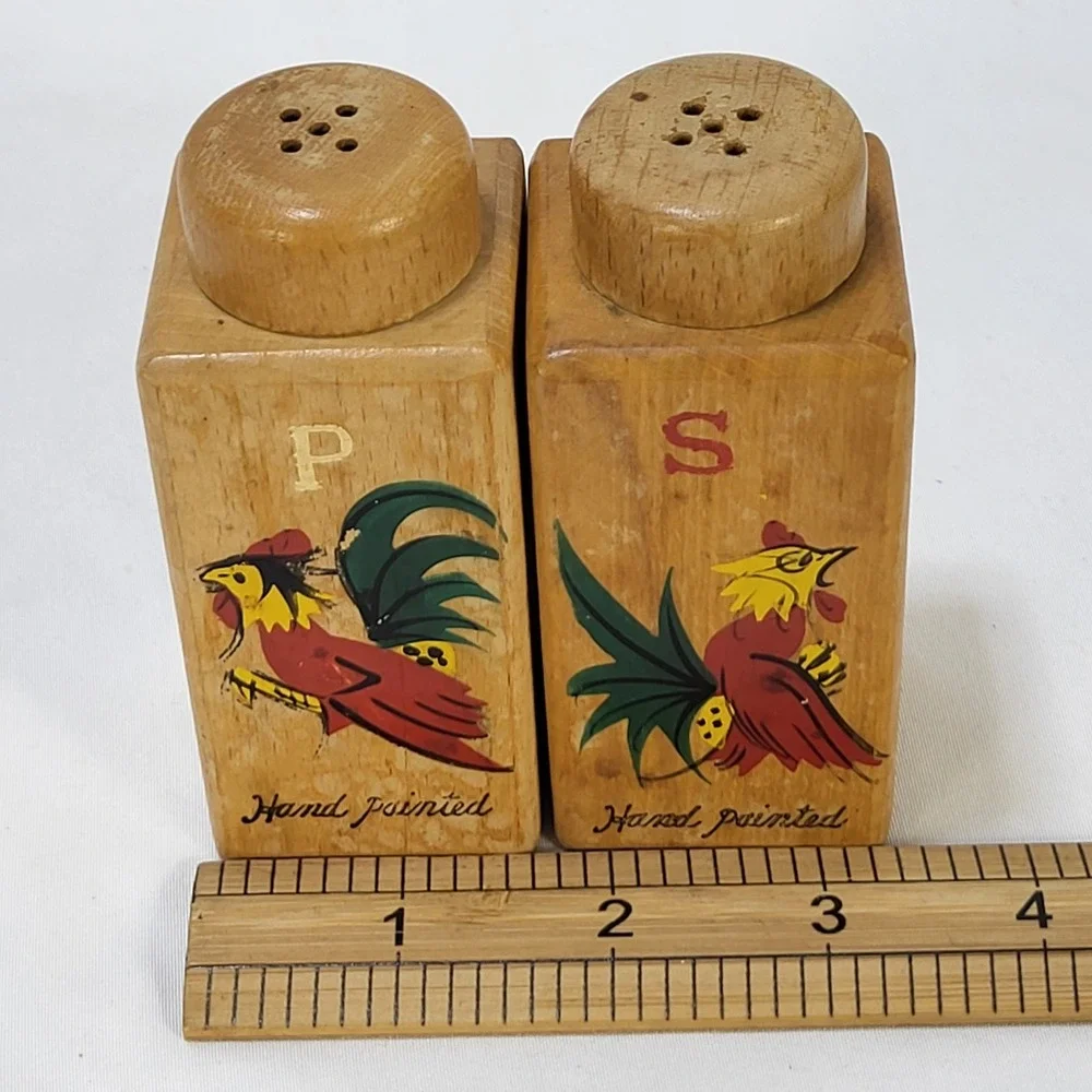 Vintage Wood Rooster Salt Pepper Shakers Hand Painted Farmhouse Kitchen Pair